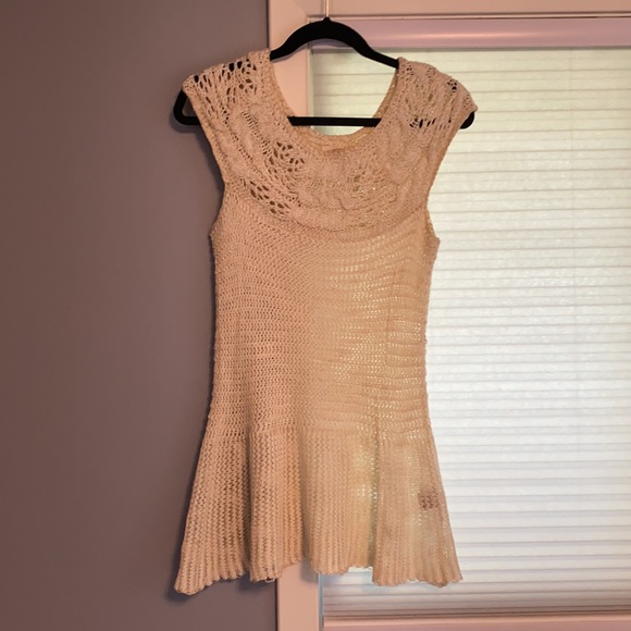 MYSTREE cream woven sleeveless peplum sweater.  Large. - Picture 7 of 9